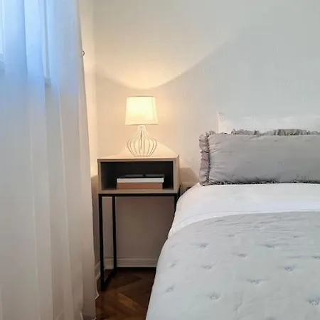 Apartment Urban Cozy Newly Renovated *
