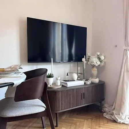 Urban Cozy Newly Renovated * Split