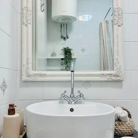 Urban Cozy Newly Renovated Apartment Split